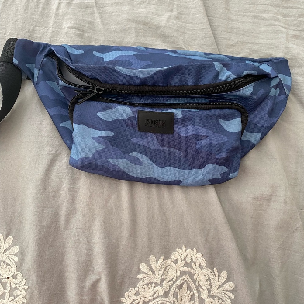 Victiora secret pouch slightly used